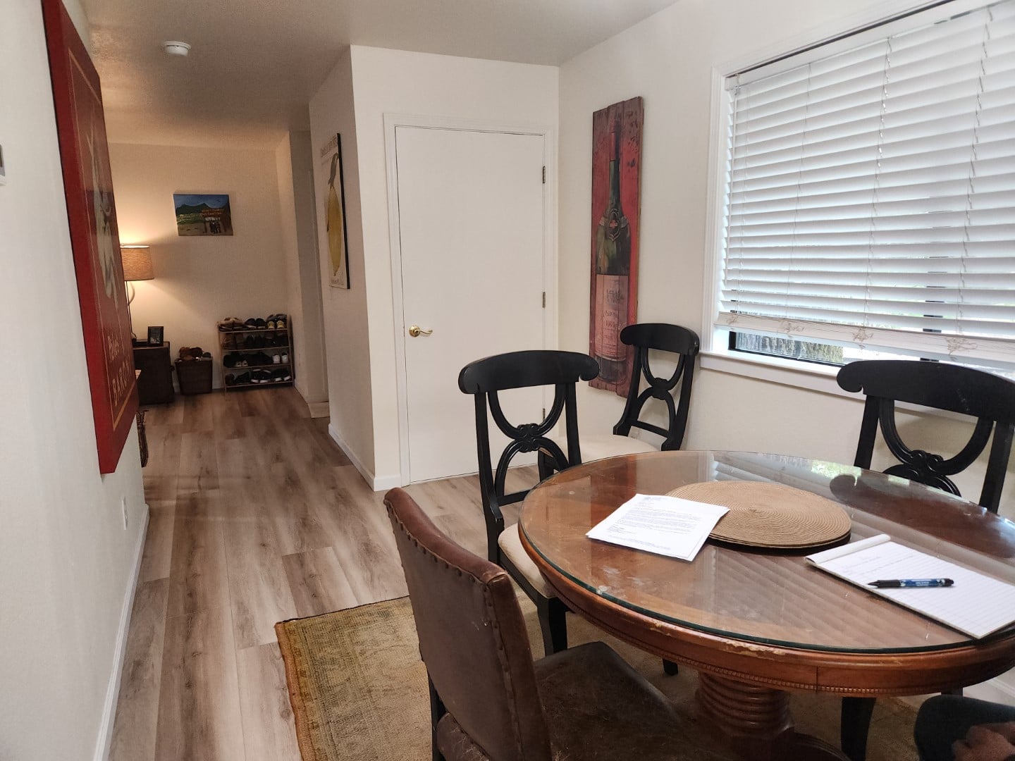 1528 main st dining area