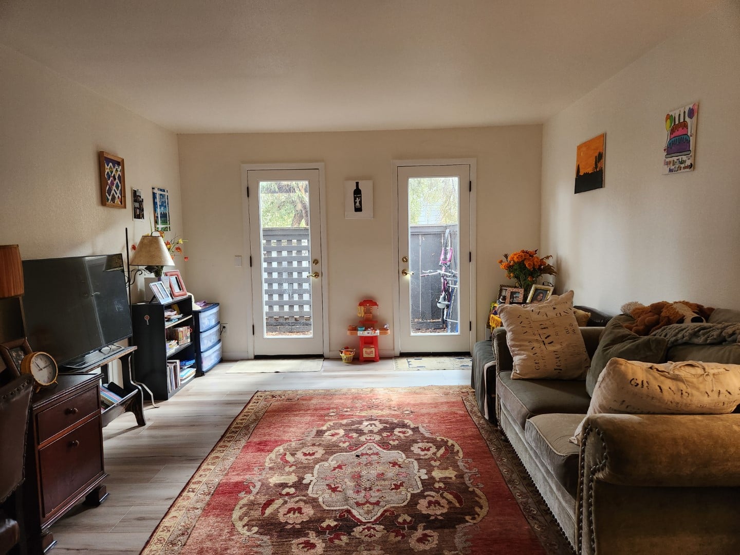 1528 main st living room