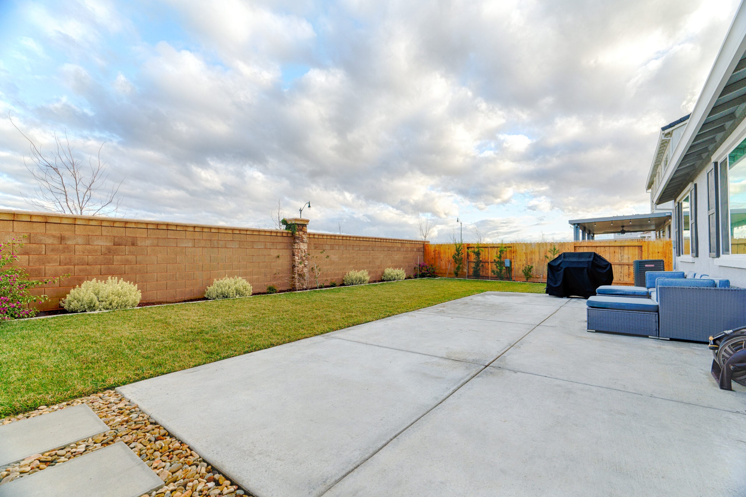 20. exterior 3 rose ct